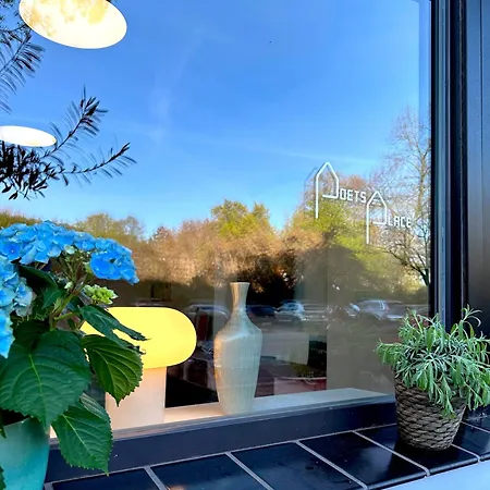 Poets Place Design In Kreuzberg - Space For 8 Persons ברלין