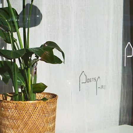 Poets Place Design In Kreuzberg Apartment *