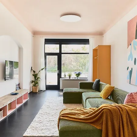 Poets Place Design In Kreuzberg - Space For 8 Persons
